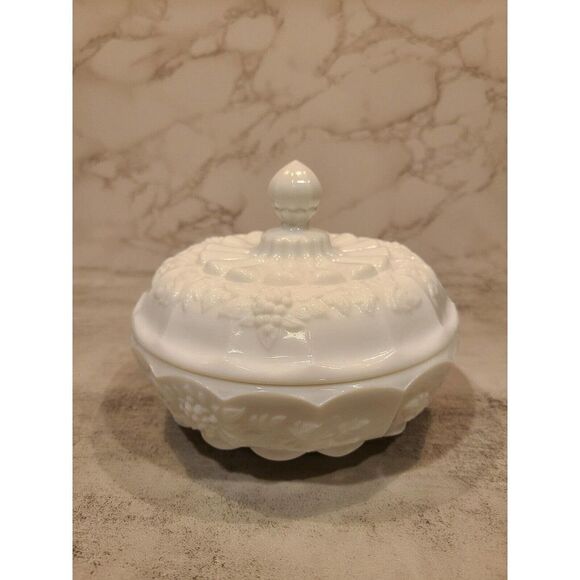 Vintage 6.5" Westmoreland Milk Glass Paneled Raised Grape Design Candy Dish EUC - Picture 2 of 14